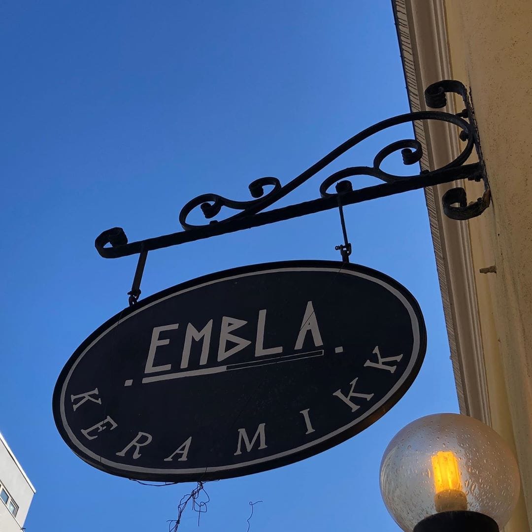 Skiltet til Embla Keramikk
